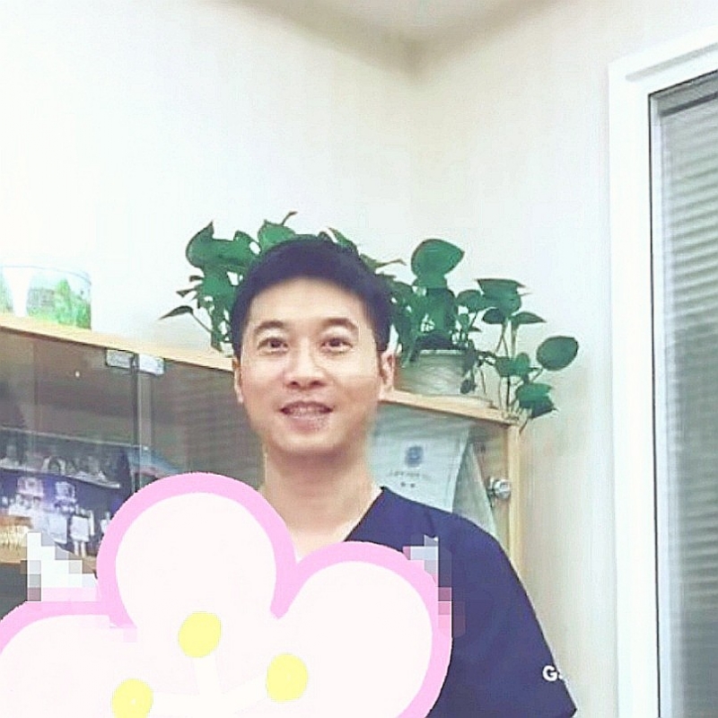 大手牵小手的第二张照片--广州认干亲服务网